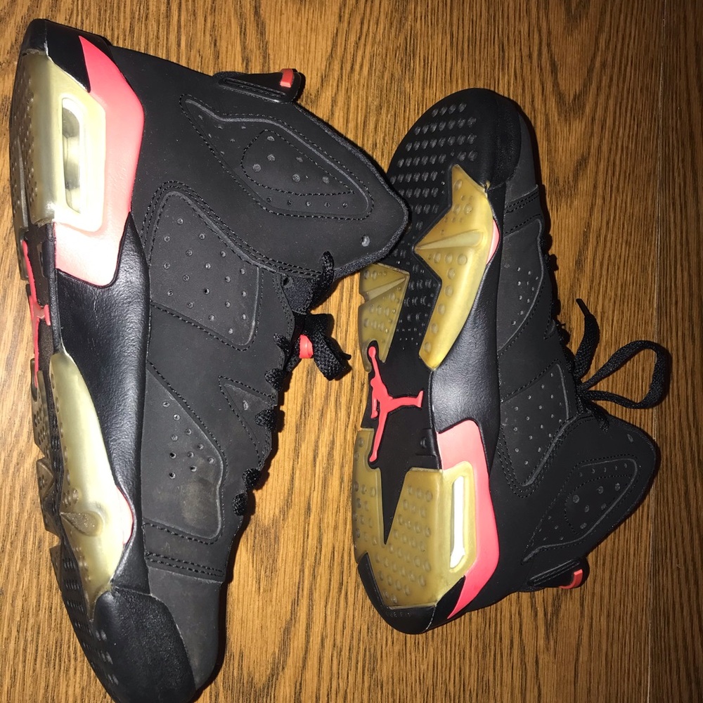 Ladies size 7.5 or 6y jordan 6 infrared